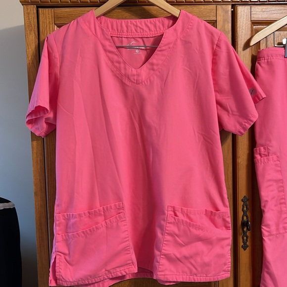 UA Butter-soft scrub set - Picture 3 of 5